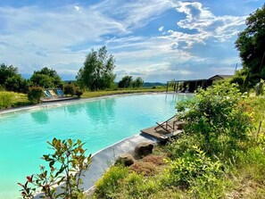 حمّام سباحة خارجي