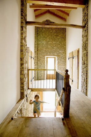 المنشأة من الداخل