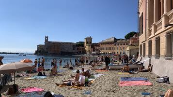 Plage à proximité, chaises longues