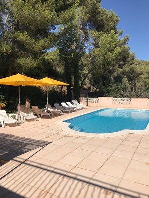 Piscine intérieure, piscine extérieure
