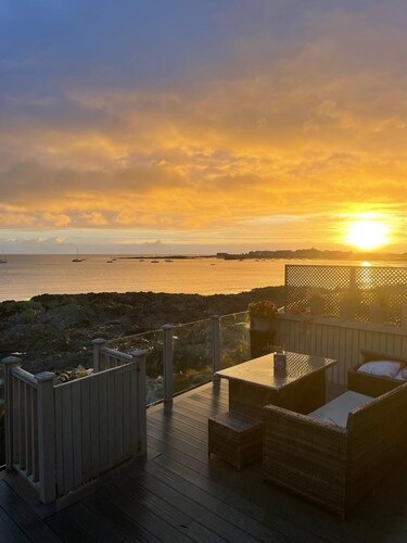 1bedroomed+lounge, kitchen and bathroom, sleeps max 4 people