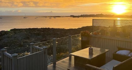 1bedroomed+lounge, kitchen and bathroom, sleeps max 4 people