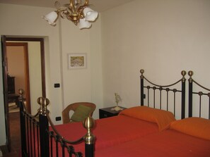 4 bedrooms, iron/ironing board, travel cot, free WiFi
