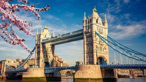 A historic bridge with two towers and a suspension section, spanning a river. - PRIVATE APARTMENT - HEART OF SHOREDITCH (London)