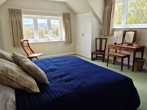 3 室のベッドルーム、アイロン / アイロン台、WiFi、ベッドシーツ