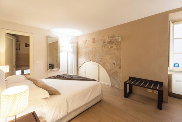 3 chambres, chambres insonorisées, fer et planche à repasser