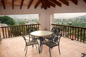 Outdoor dining - Ca'n Ferru.
Old house renovated in Biniaraix overlooking the valley (Sóller, Biniaraix)