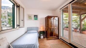3 habitaciones, tabla de planchar con plancha, wifi y ropa de cama