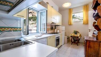 Fridge, oven, stovetop, toaster