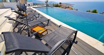 Luxus-Villa mit großem privatem Pool