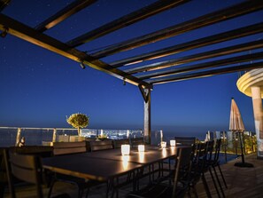 Outdoor dining - Luxury villa with large private pool (Salobreña)