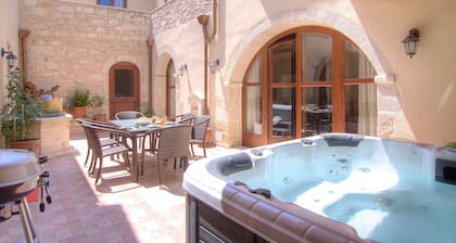 Askoutsi Manor! Einzigartiges Herrenhaus mit Whirlpool-Terrasse in einem ländlichen Dorf