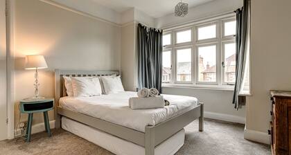 Lavender House | Oxford Holiday Let | 2 Bed & Sleeps 4