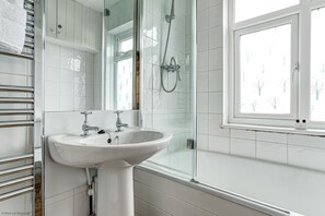 Hair dryer - Lavender House | Oxford Holiday Let | 2 Bed & Sleeps 4 (Oxford)