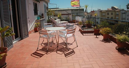 Sitges: Ático Sol Wi-Fi, con una gran terraza con vistas a mar. Desde 50€/noche