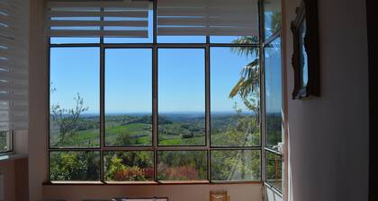 Cocconato: detached house with private garden and views