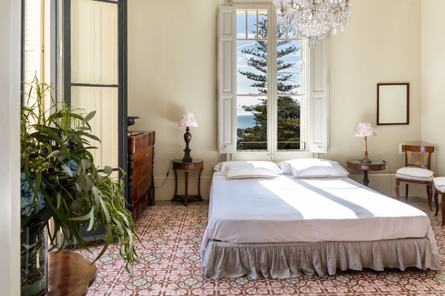 Stately Mansion, 13 rooms, huge gardens, pool, tennis, beach 5 minute walk