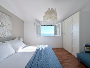 3 bedrooms, iron/ironing board, travel cot, free WiFi