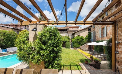 Beautiful 17c villa with private pool in SW France