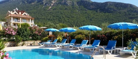 Outdoor pool, pool loungers