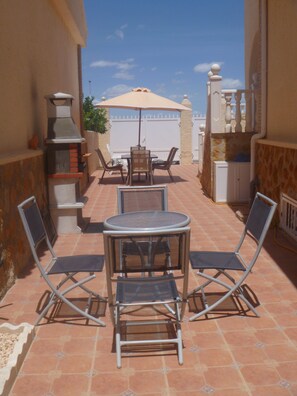 Outdoor dining - Villa with Private Pool and Large Underbuild (Gran Alacant)