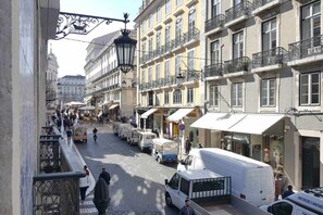 Balcony - ChiadoLuxuryExperien .1BR downtown - Checkinhome (Lisboa)