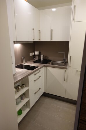 Refrigerador, horno, parrilla de estufa y lavavajillas 