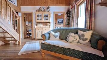 Smart TV, fireplace, DVD player, books