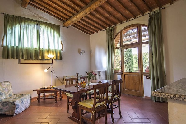 Dining - Apartment in Torrita, ground floor, terrace with view, swimming pool, 4 people (Torrita di Siena)