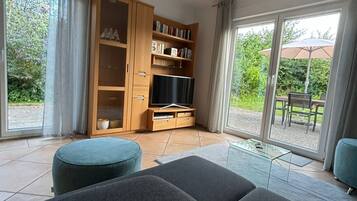 Fernseher, DVD-Player, Stereoanlage