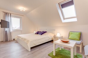 3 soverom, safe på rommet, skrivebord og strykejern/-brett