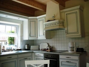 Refrigerador, horno, parrilla de estufa y lavavajillas 