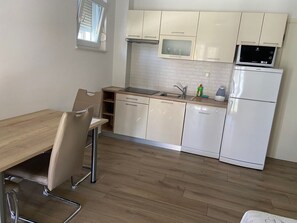 Fridge, microwave, dishwasher, coffee/tea maker - Apartment in Punat with Terrace, Air condition, WIFI, Washing machine (4534-3) (Punat)