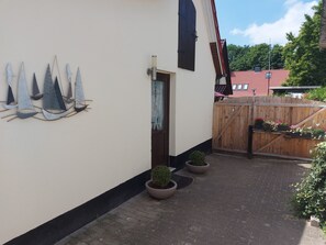 المنطقة المحيطة بالمنشأة