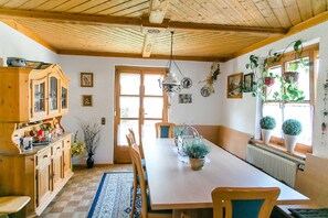 Dining - Large vacation home with sauna and free wifi (Heiligenstadt i.OFr.)