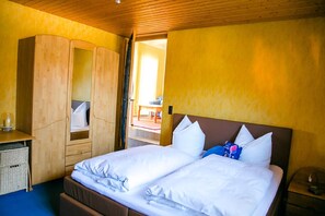 7 habitaciones, tabla de planchar con plancha, wifi y ropa de cama