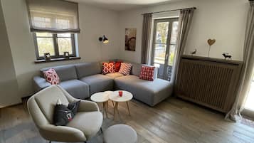 Smart-tv, een dvd-speler, boeken en een filmbibliotheek