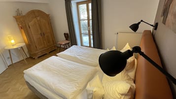 2 chambres, coffres-forts dans les chambres, fer et planche Ă repasser