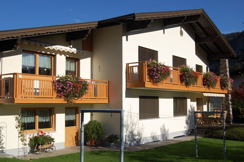 Cozy, comfortable vacation apartment in a quiet location with a view of the mountains