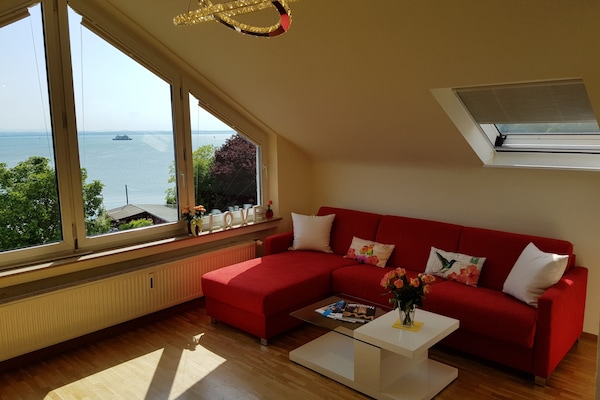 ARISTA Ferienwohnung mit super See- u. Bergsicht aus den Wohn- und Essbereichen
