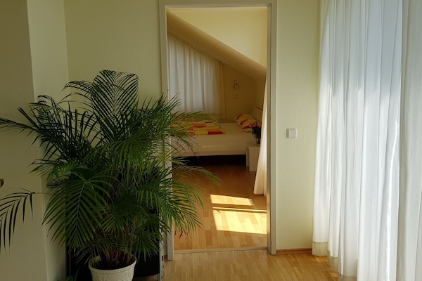 ARISTA Ferienwohnung in Friedrichshafen: Blick ins Schlafzimmer