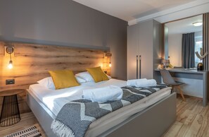 6 bedrooms, iron/ironing board, WiFi, bed sheets - New beautiful Villa! Large private pool in a secluded garden, 6 bedrooms (Pazin)