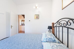 2 slaapkamers, een strijkplank/strijkijzer, wifi, beddengoed