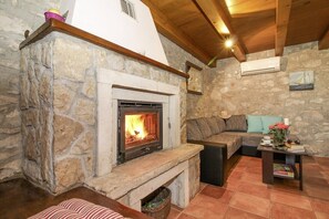 Fernseher, Kamin