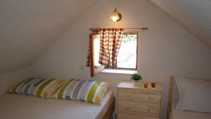 1 bedroom, WiFi (free), bed sheets