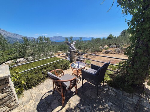 SEA VIEW, ROMANCE, SOLE INSERT, 3 KM KORCULA CITY, IDEAL FOR TWO (plus one)
