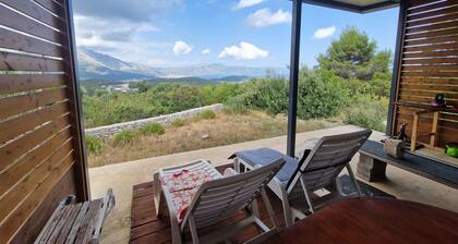 SEA VIEW, ROMANCE, SOLE INSERT, 3 KM KORCULA CITY, IDEAL FOR TWO (plus one)