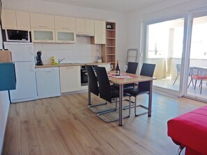 Fridge, microwave, oven, dishwasher