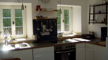 Kühlschrank, Ofen, Herdplatte, Geschirrspüler