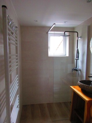 Een douche, een haardroger
